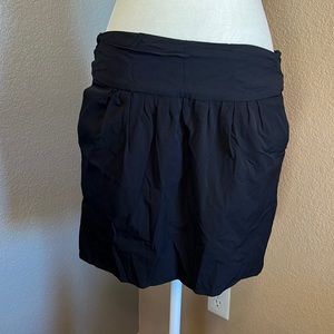 *Banana Republic - Size 8 - sporty black skirt with pockets!